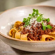Rag&ugrave; alla Bolognese con Pappardelle: 4 Ore